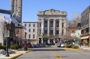 10 Best Hot Tub Lodges Near Alton Neighborhoods