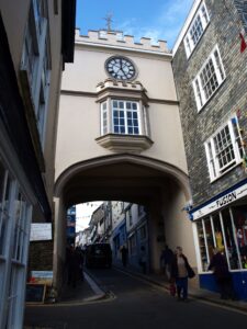 10 Best Head Spas Near Totnes Neighborhoods