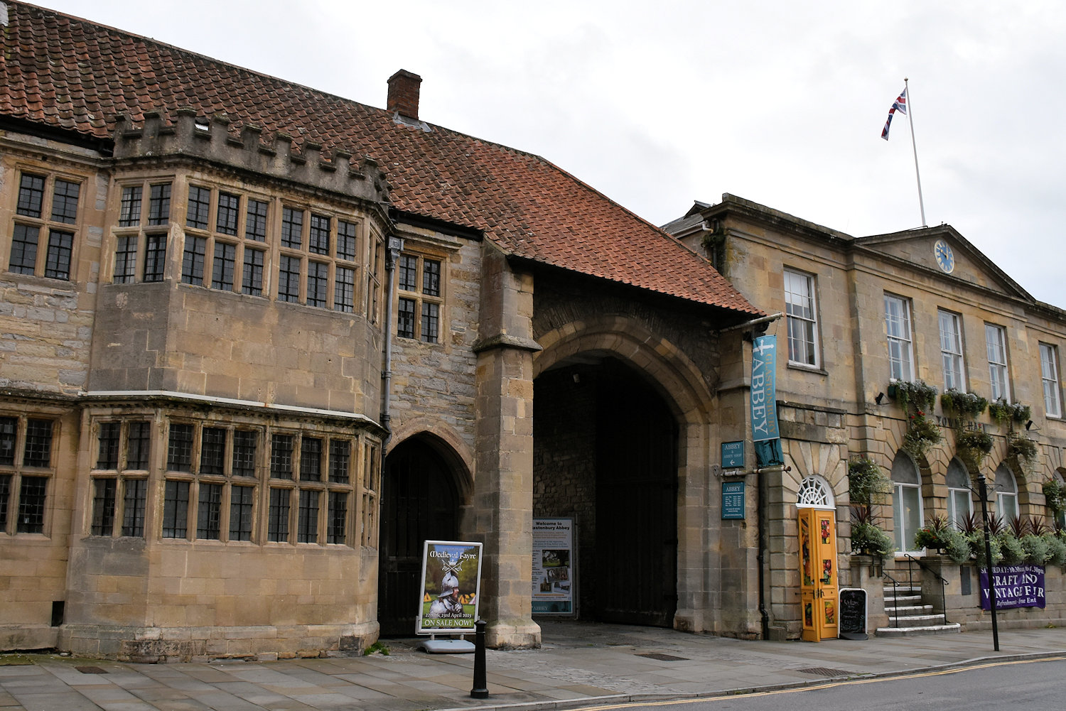 10 Best Caravan Storage Near Glastonbury Neighborhoods