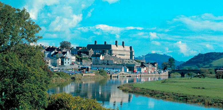 10 Best Eyebrow Waxing Near Carmarthen Neighborhoods