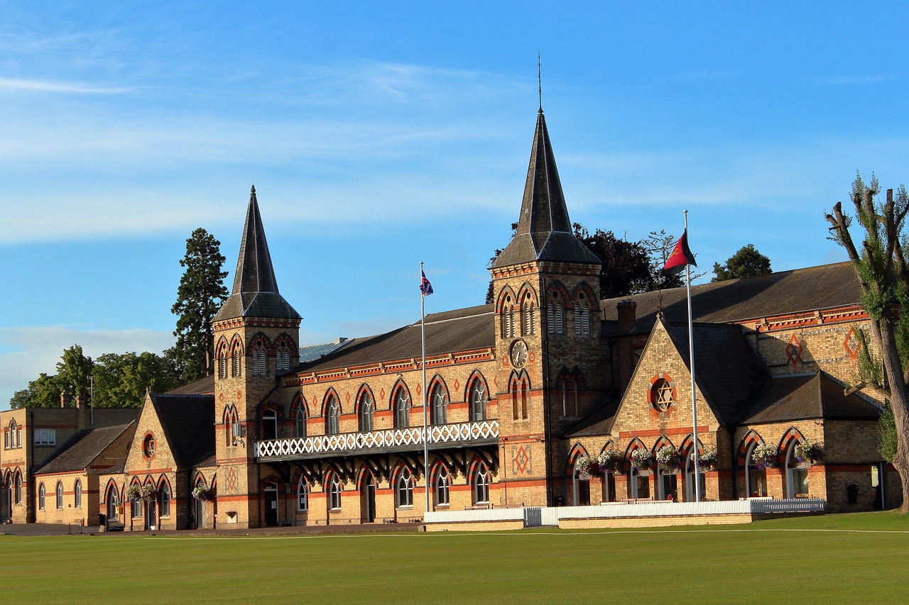 10 Best Eyebrow Waxing Near Cheltenham Neighborhoods