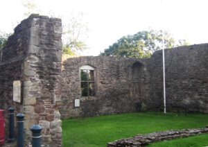 10 Best Hot Tub Lodges Near Monmouth Neighborhoods